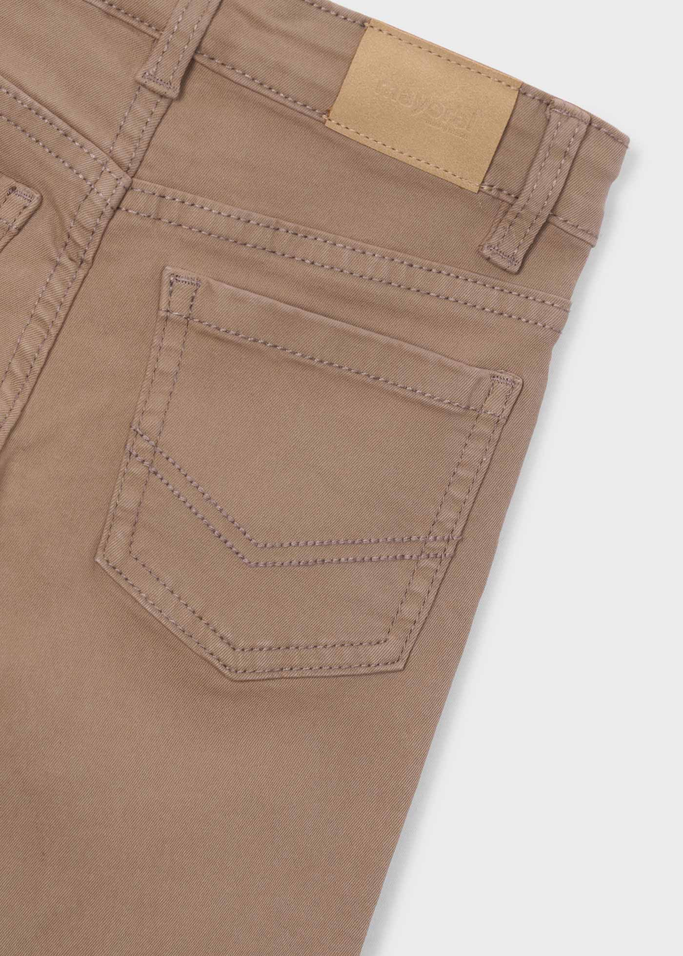 Pantalón básico slim fit bolsillos niño