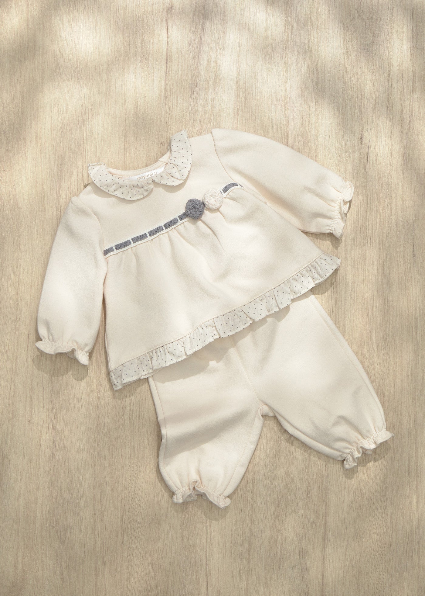 Conjunto camiseta y pantalón recién nacida
