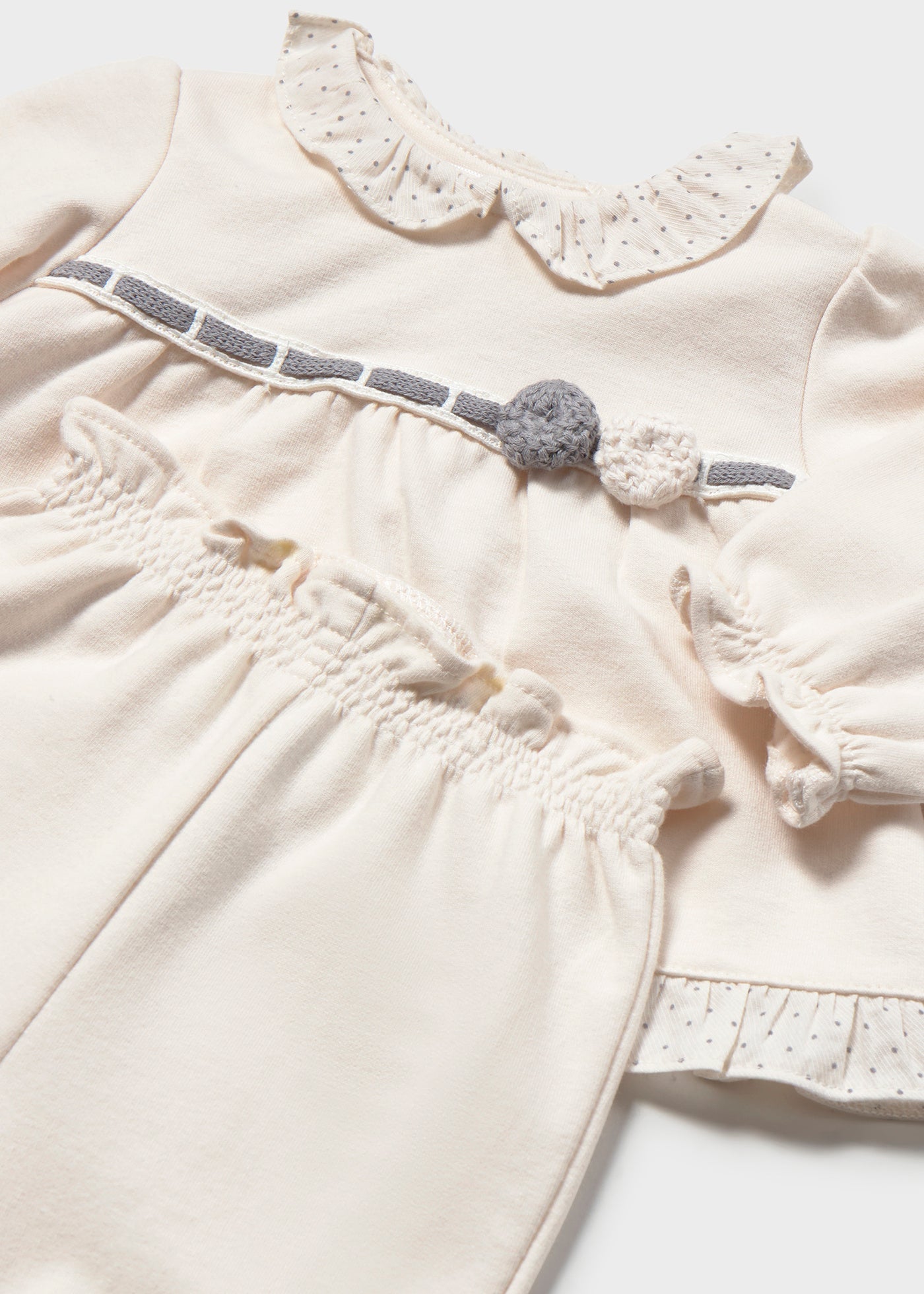 Conjunto camiseta y pantalón recién nacida