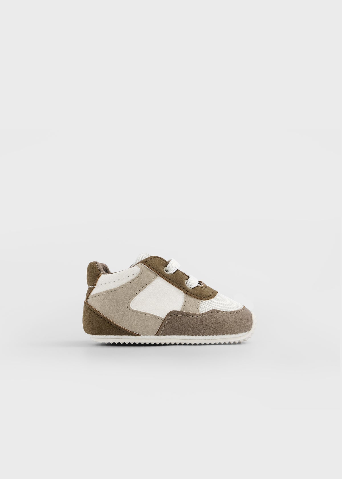 Zapatilla deportiva recién nacido