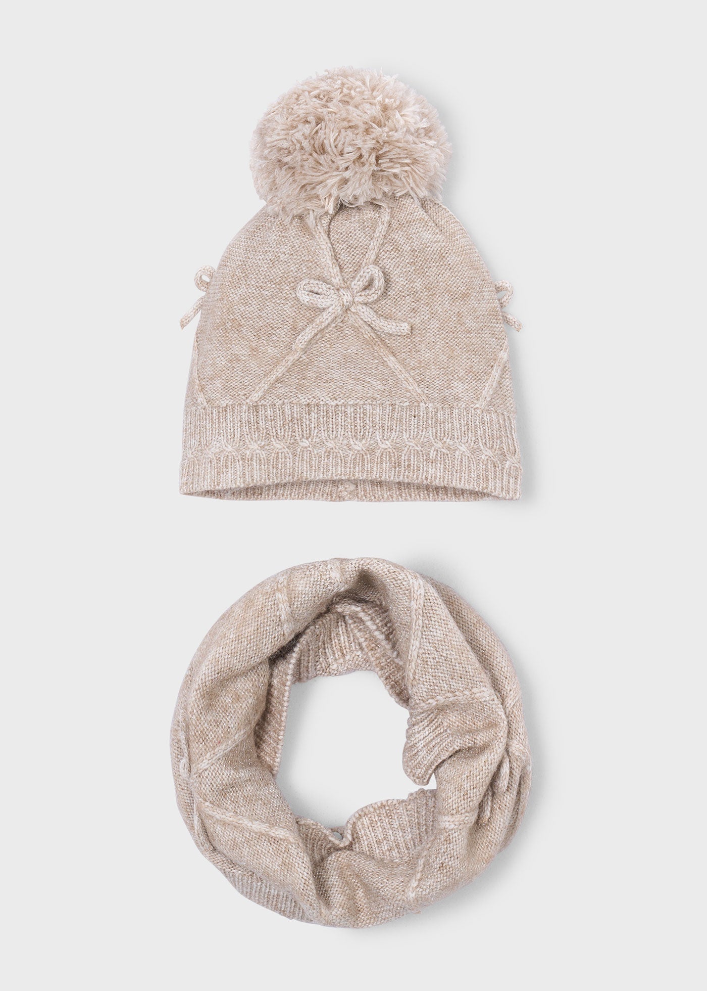 Conjunto gorro y bufanda cuello lazos niña