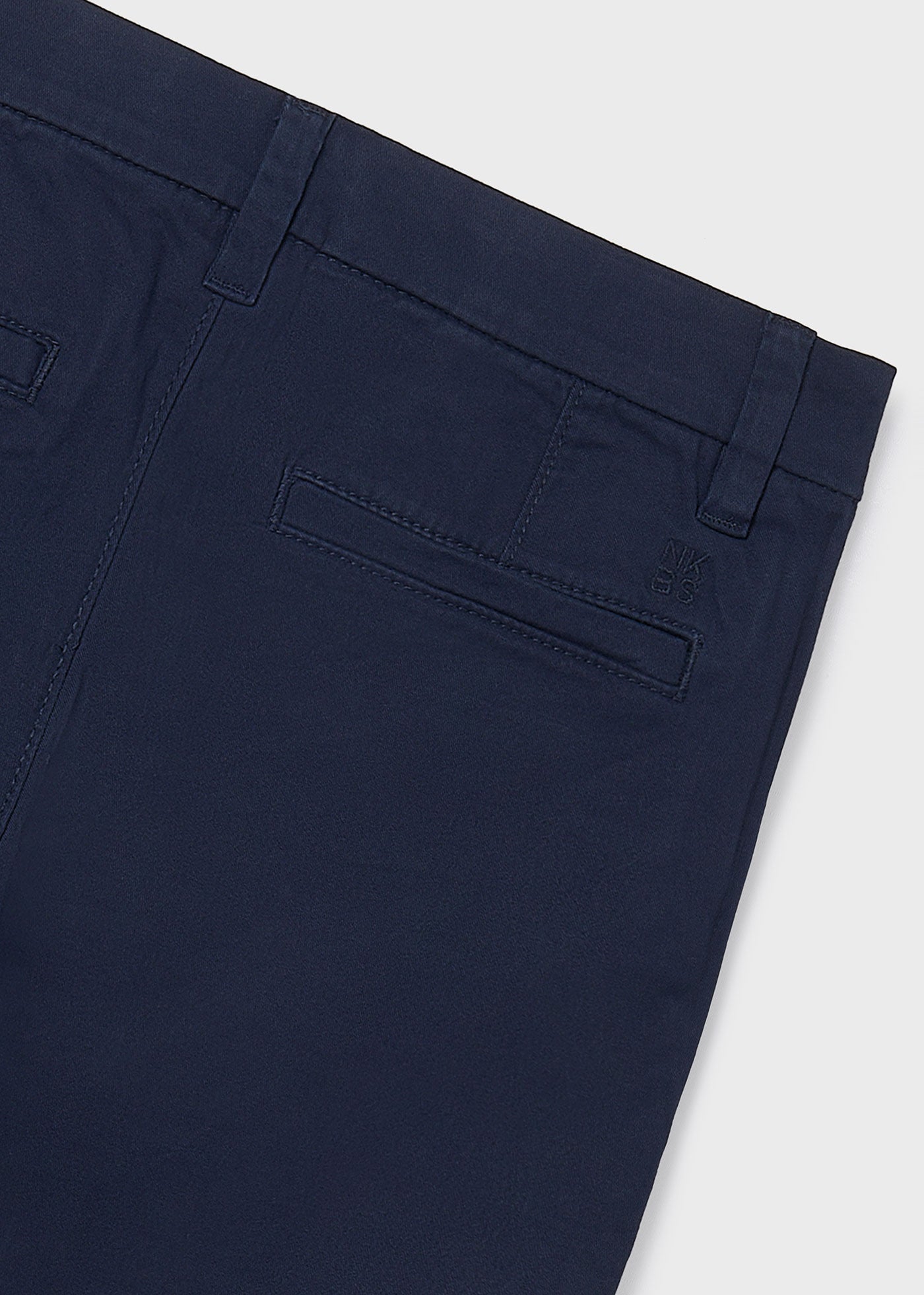 Pantalón largo chino básico chico