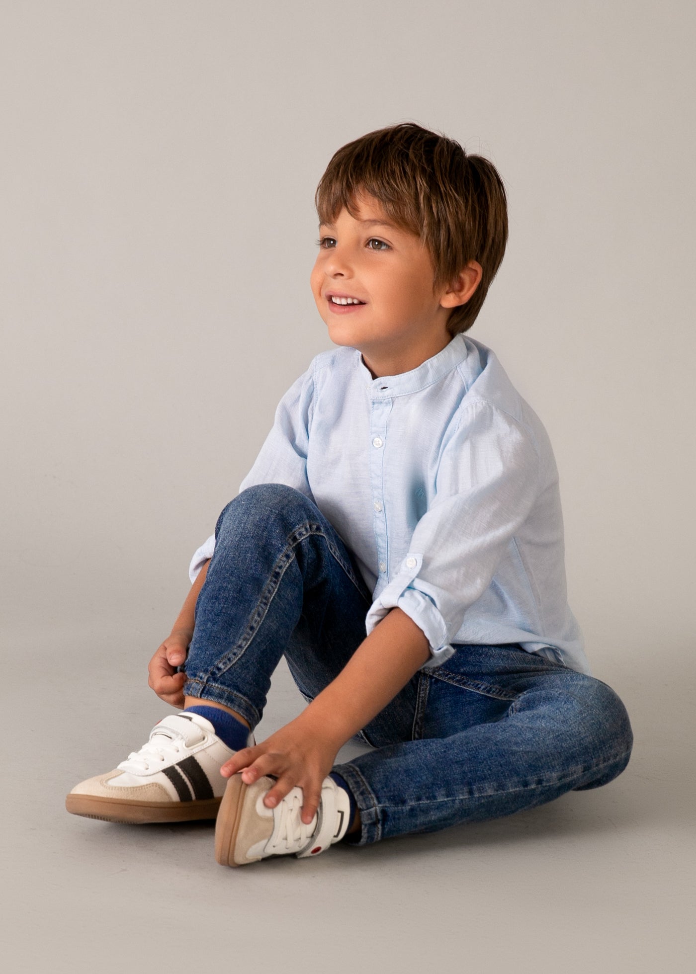 Pantalón vaquero regular fit básico niño