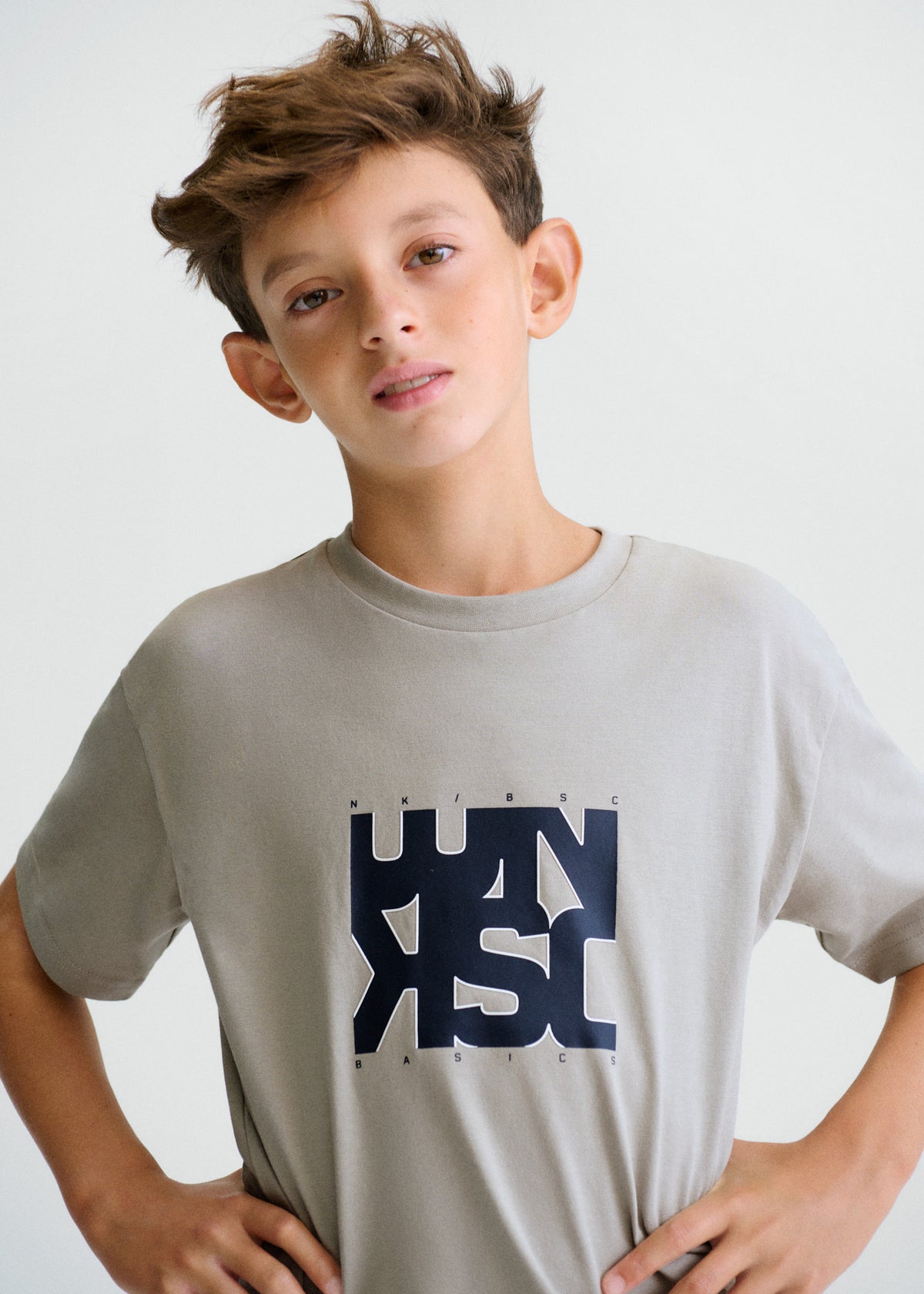 Camiseta letras básica chico