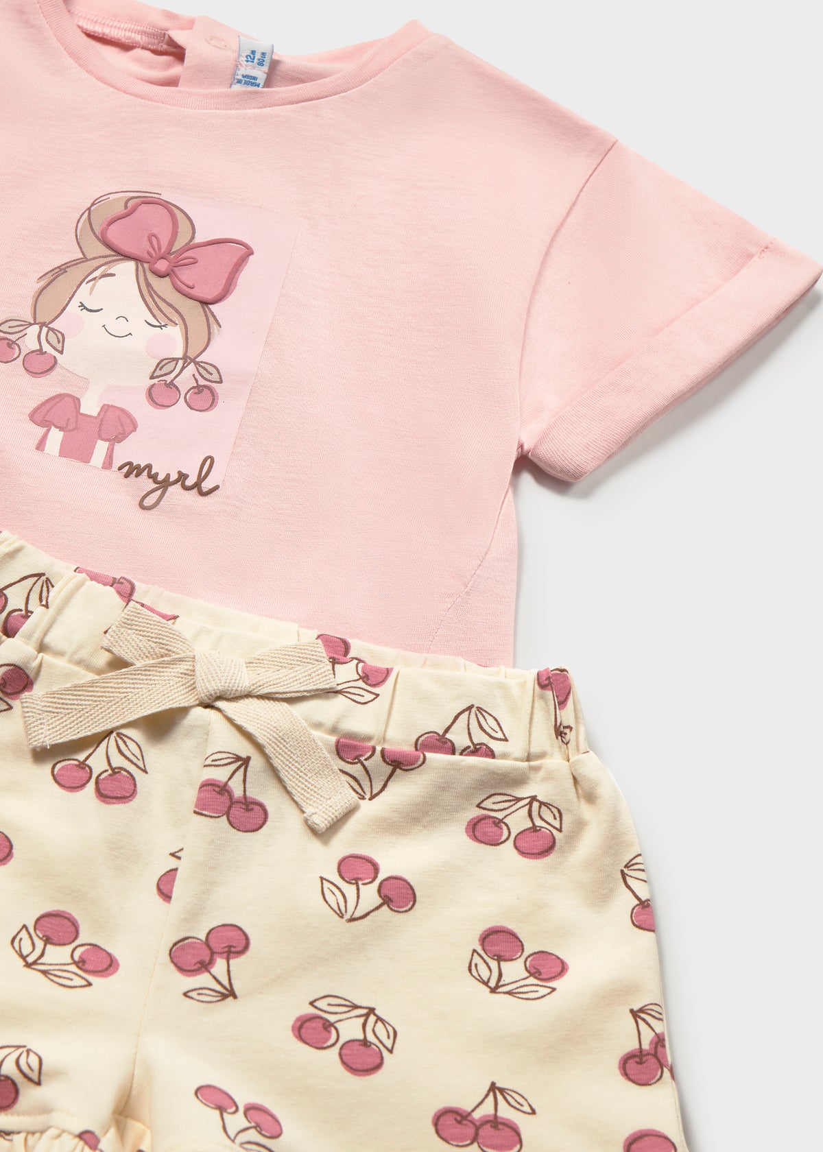Conjunto pantalón corto estampado y camiseta bebé
