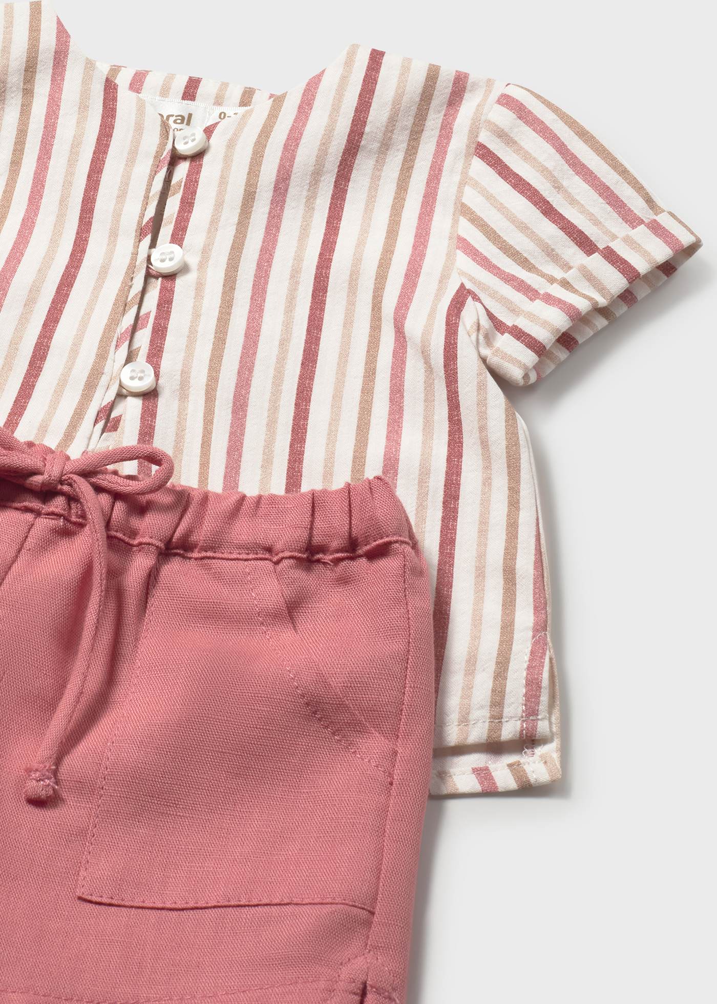 Conjunto pantalón corto y camisa de rayas recién nacido