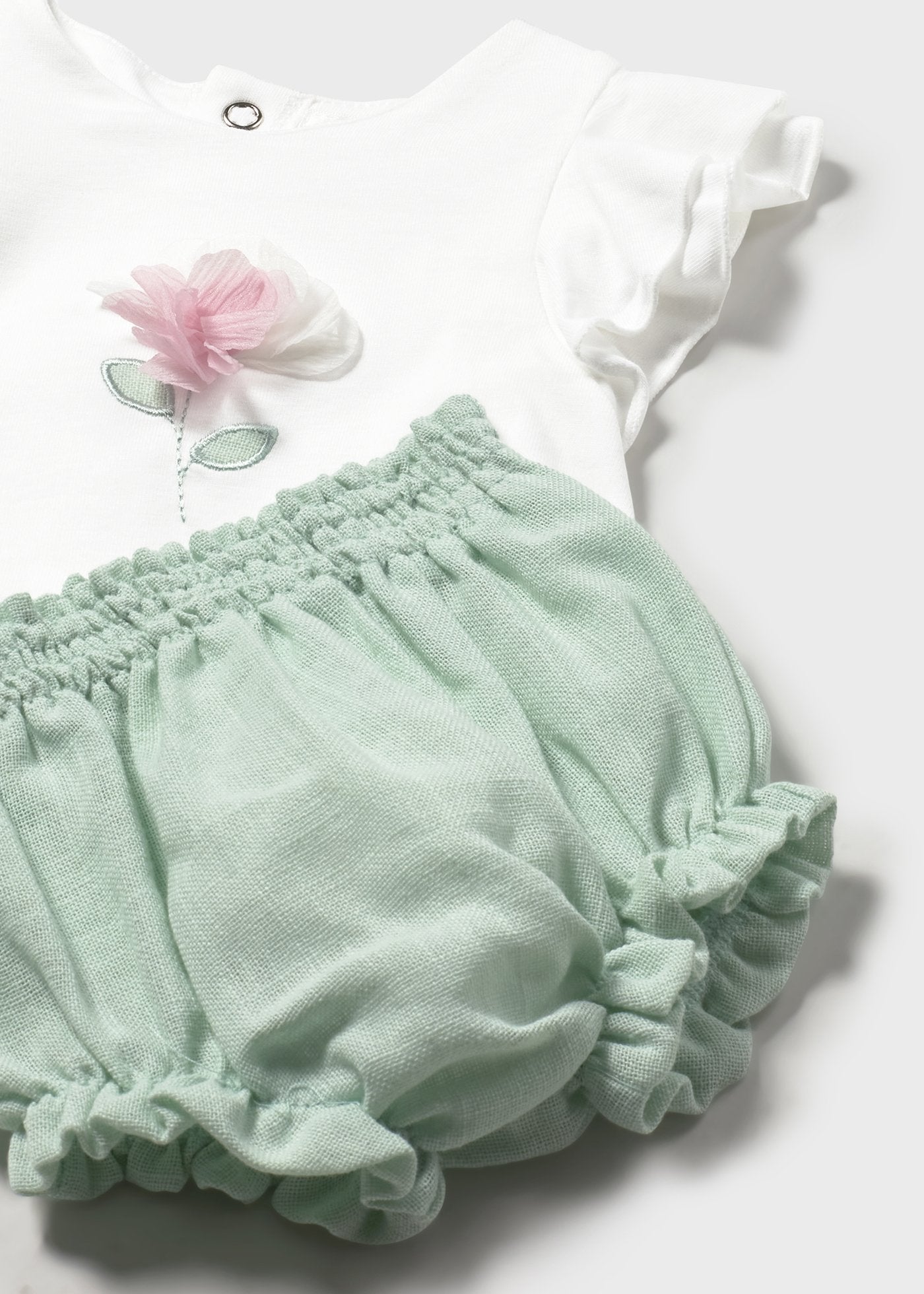 Conjunto pantalón corto y camiseta flor recién nacida