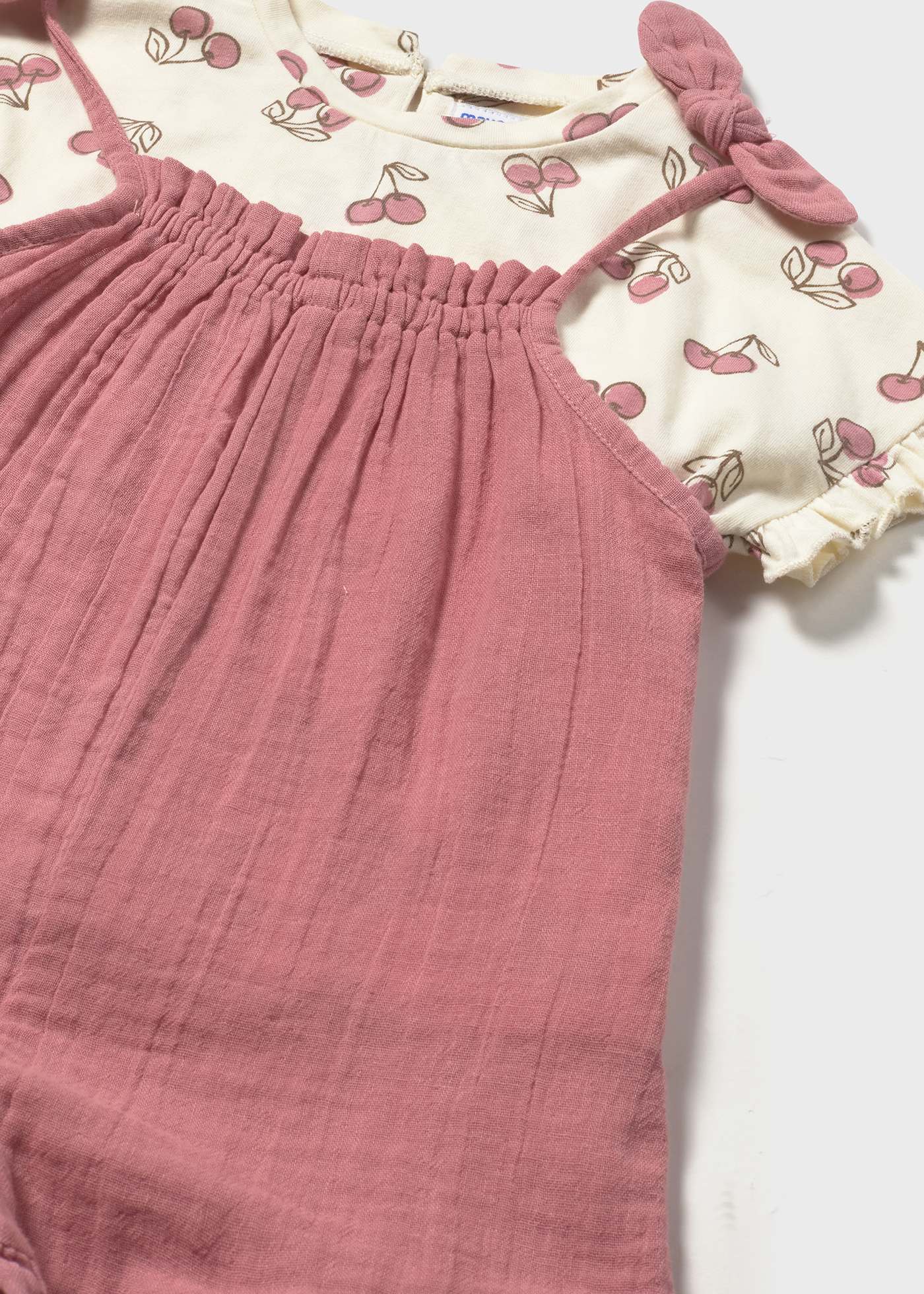Conjunto peto y camiseta estampada bebé
