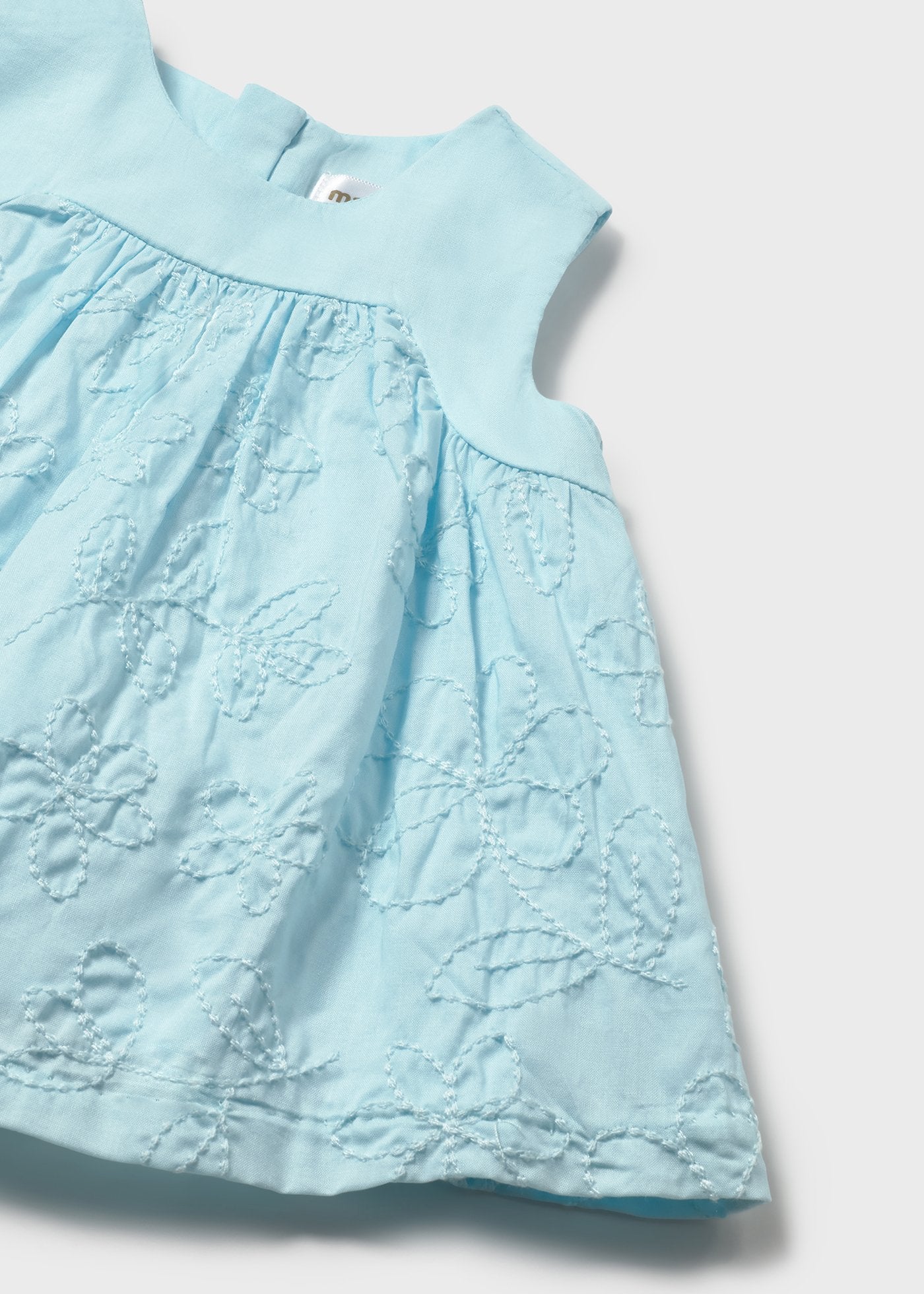 Vestido bordado con cubrepañal recién nacida