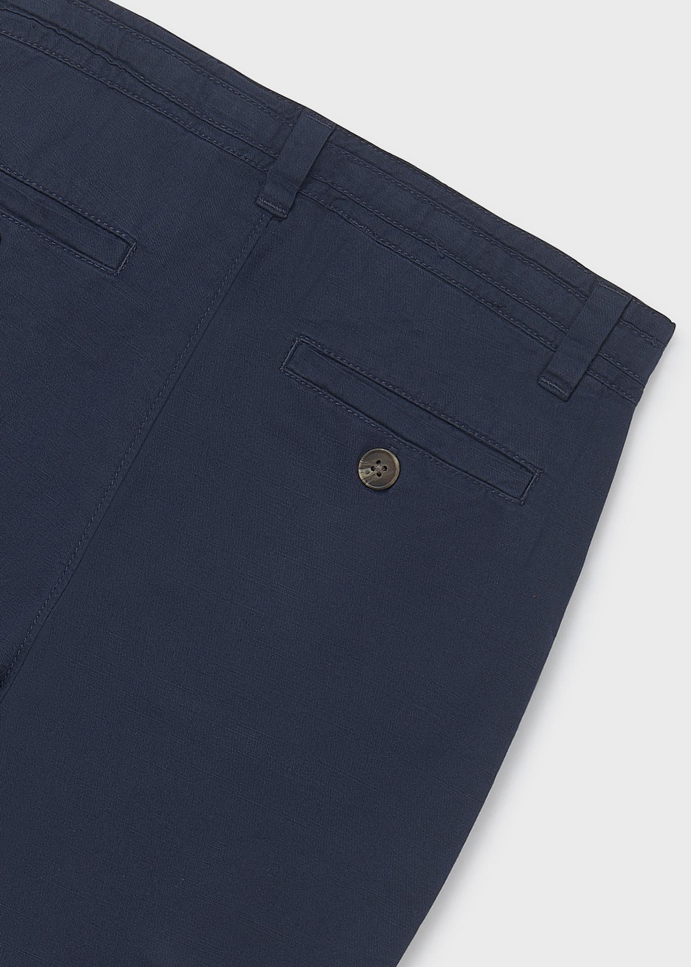 Pantalón chino chico