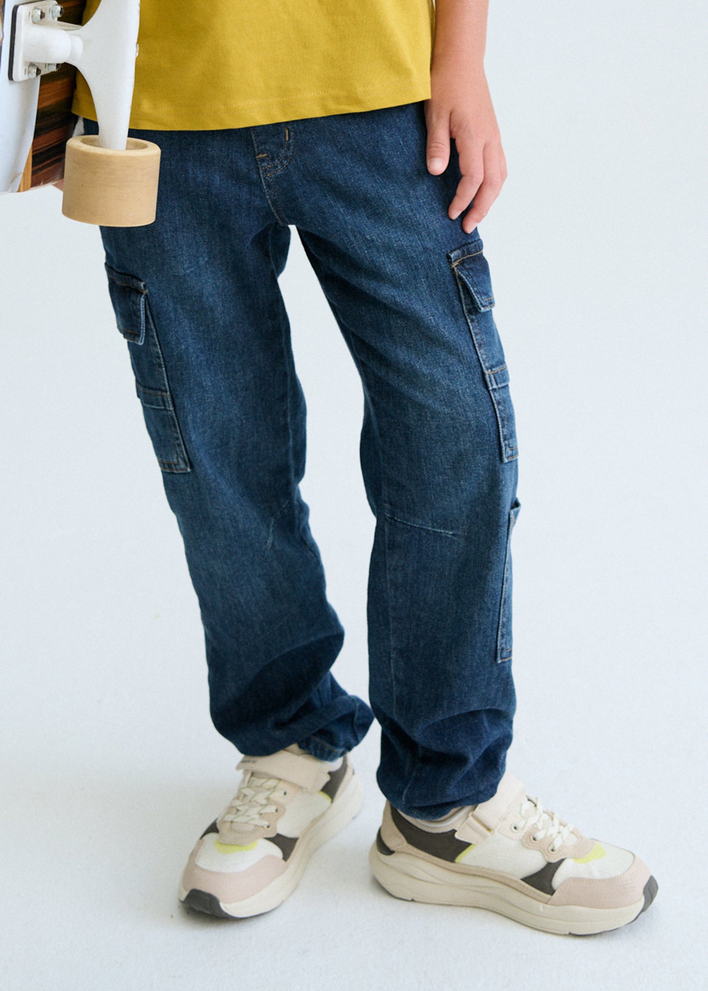 Pantalón vaquero cargo chico