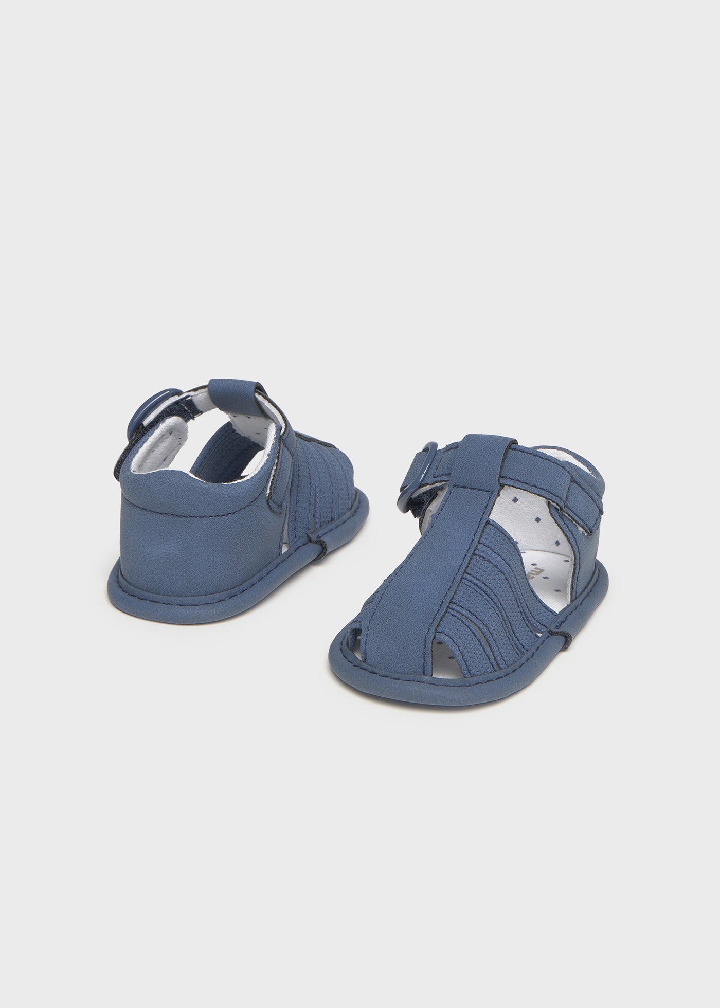 Sandalia cangrejera recién nacido
