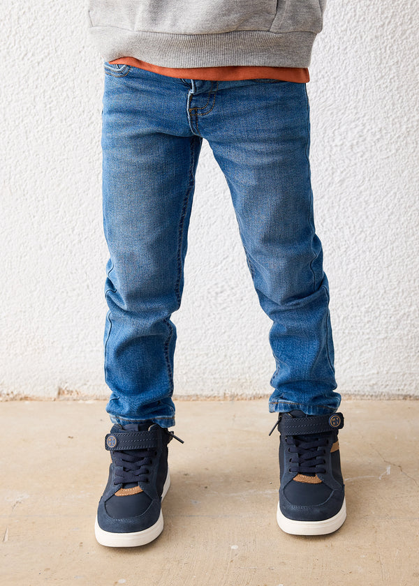 Pantalón vaquero básico slim fit niño