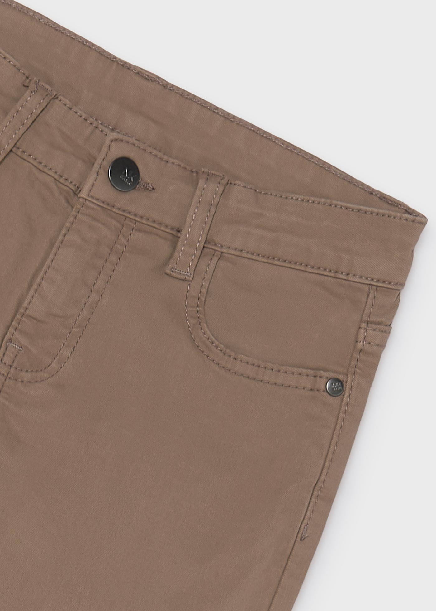 Pantalón básico slim fit chico