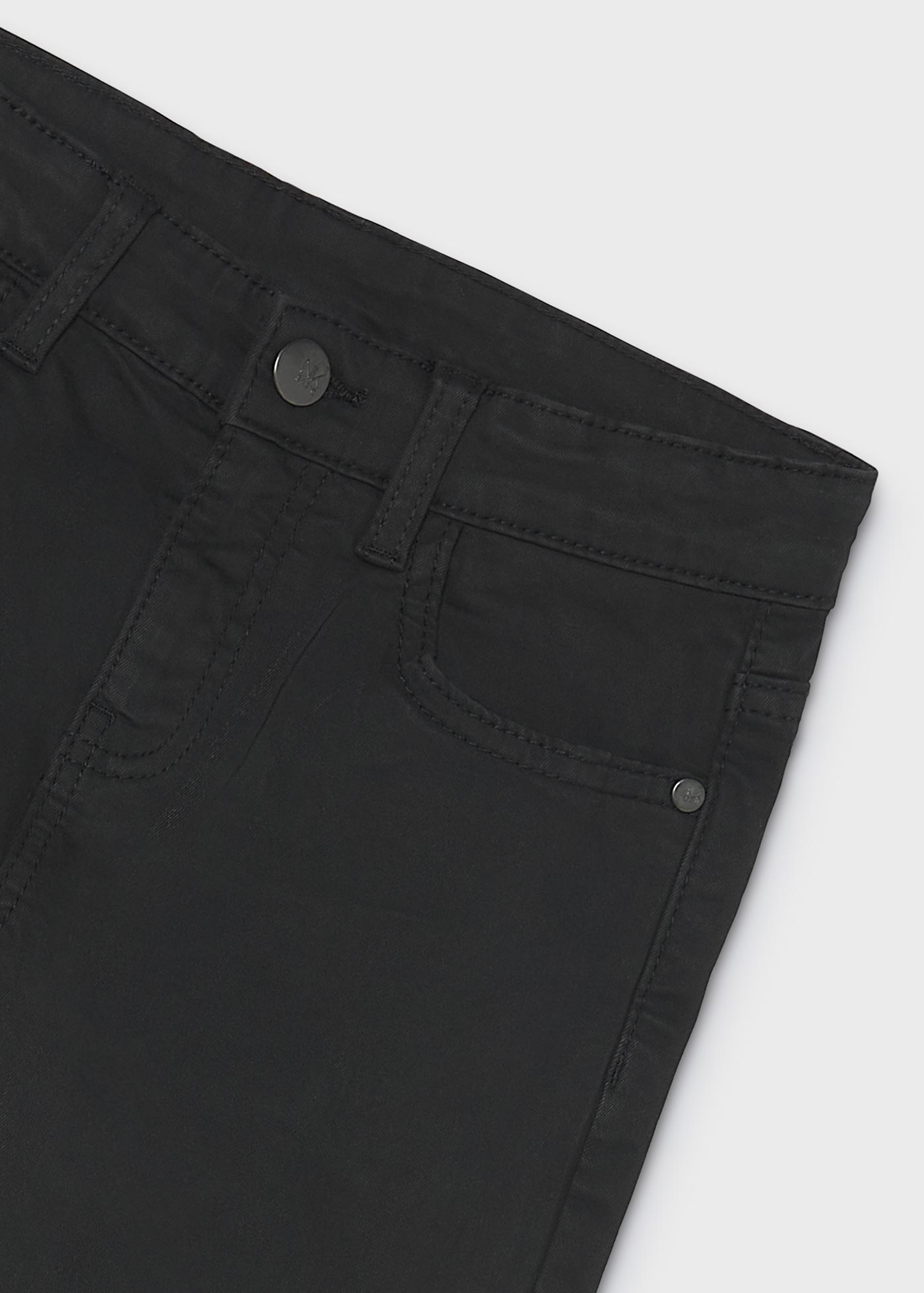 Pantalón básico slim fit chico