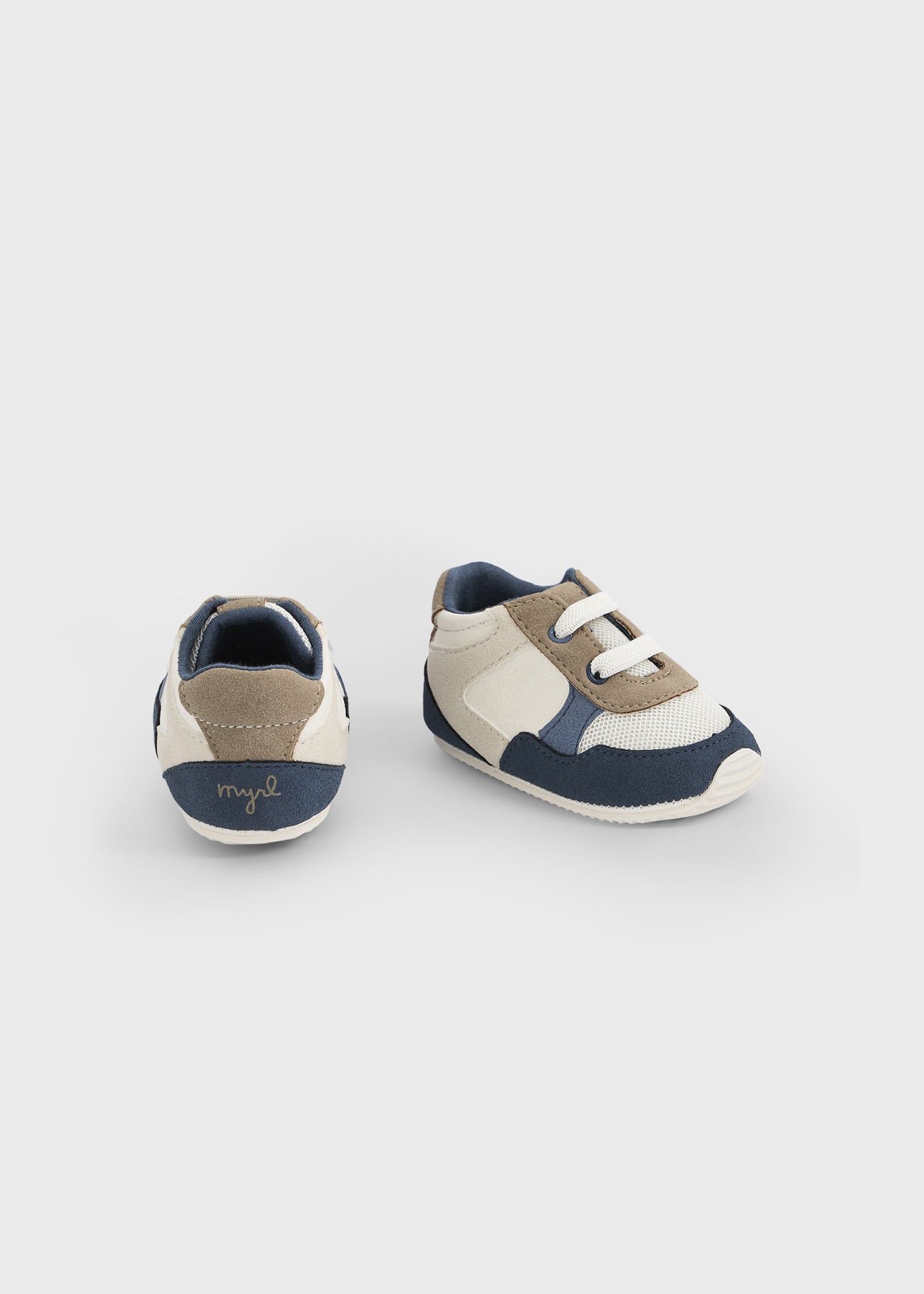 Zapatilla deportiva recién nacido
