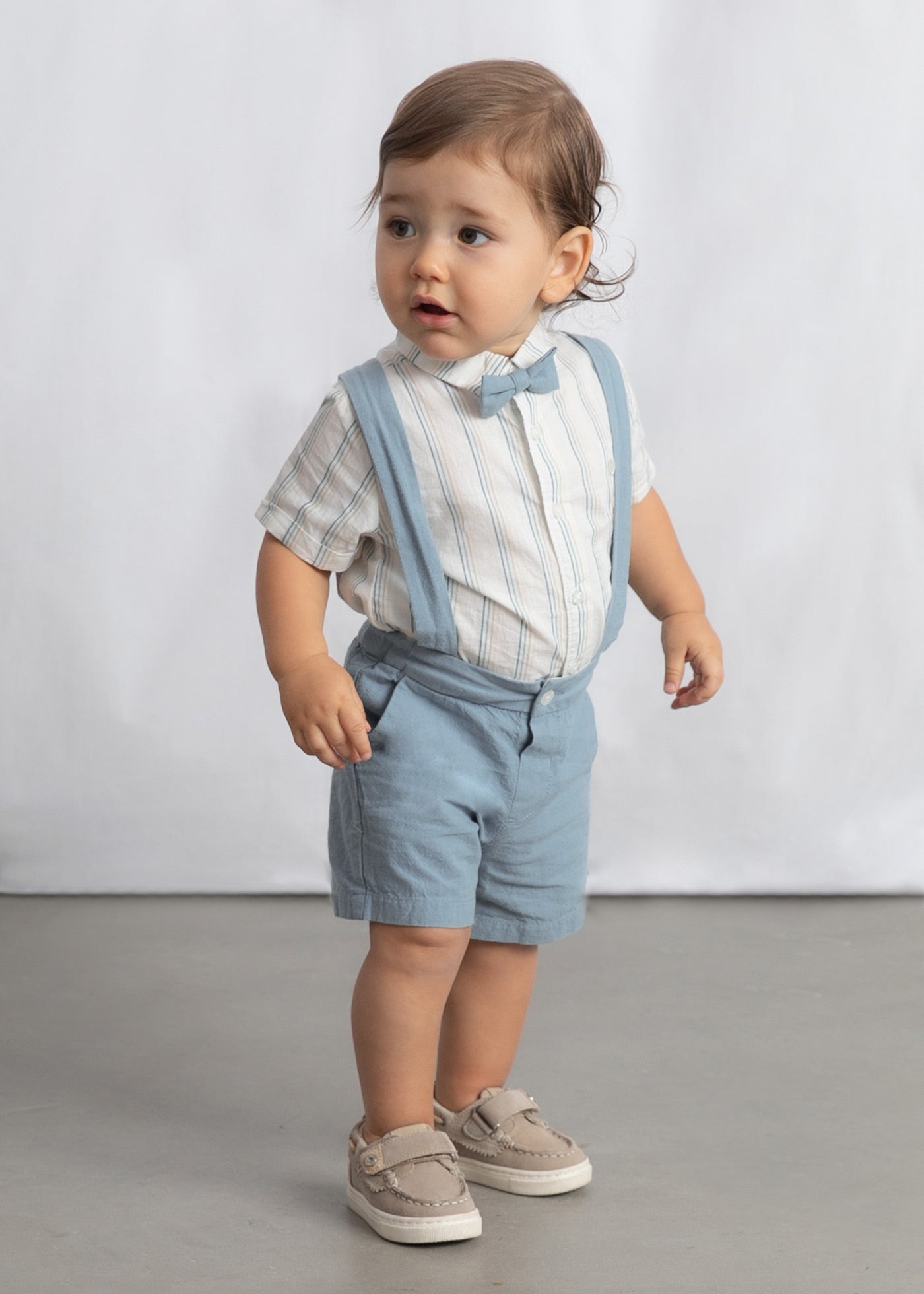 Conjunto bermuda y camisa con pajarita bebé
