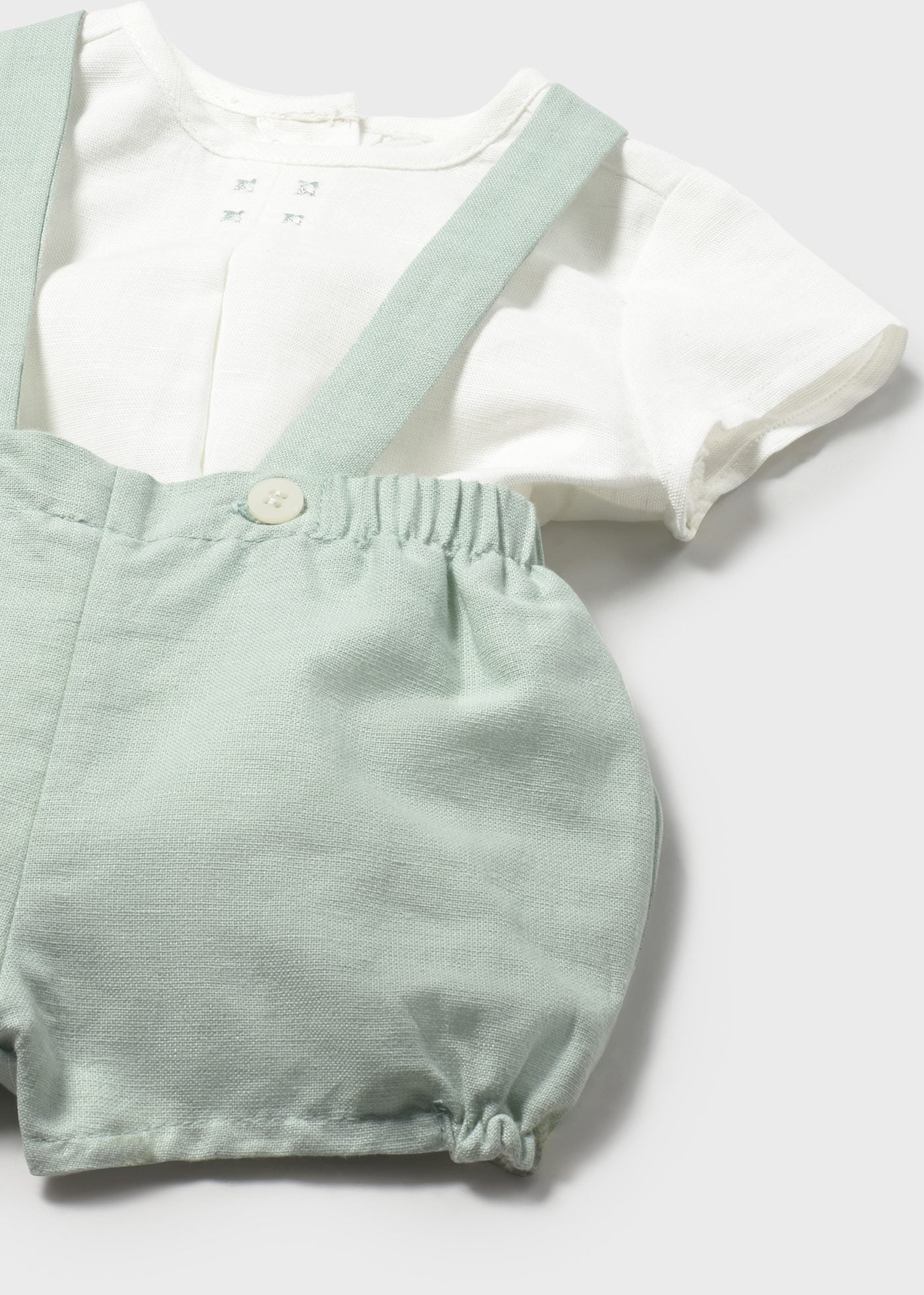 Conjunto pantalón corto tirantes y camisa recién nacido