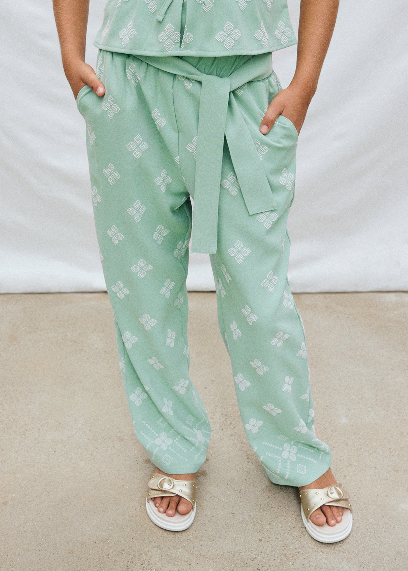 Pantalón largo estampado chica